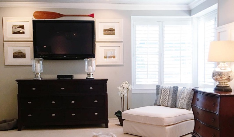 Bedroom with shutters and oar over tv